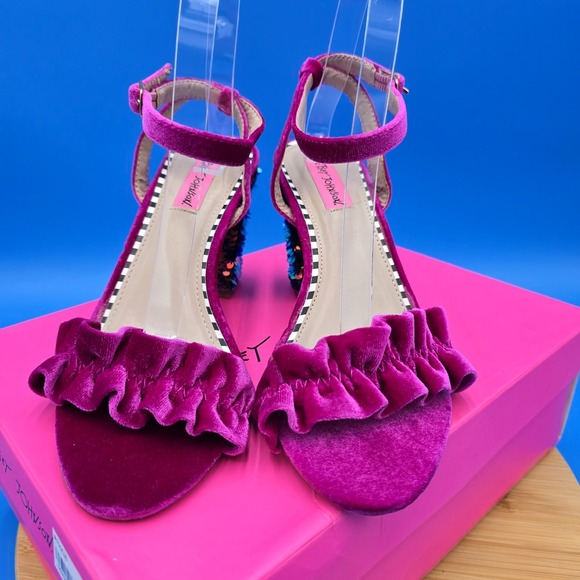 NEW Betsey Johnson 'ILIANA' Magenta Velvet‎ Strappy Flip Sequin Block Heels 7.5 - Picture 11 of 11